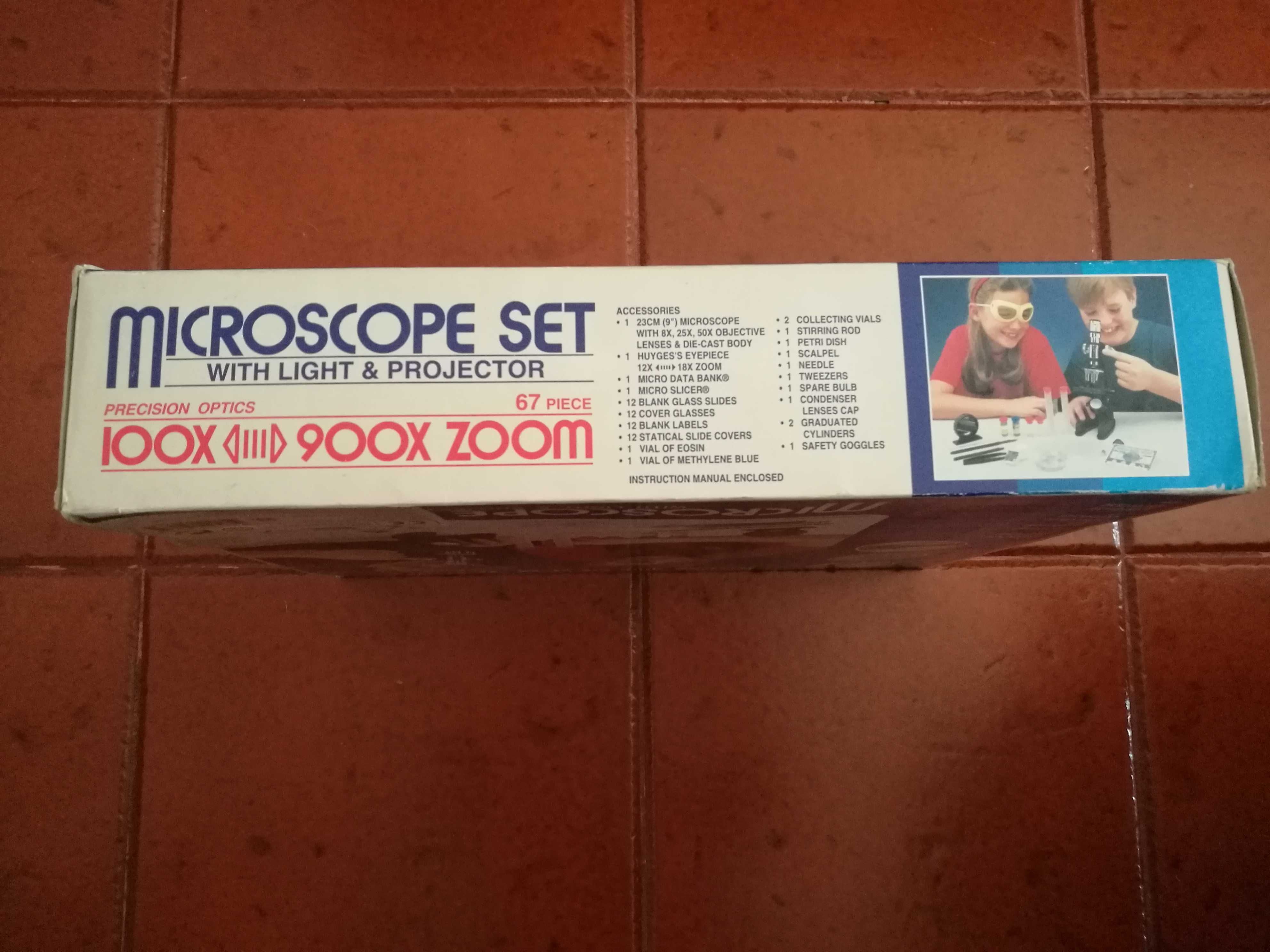 Microscópio com kit de experiências para criança