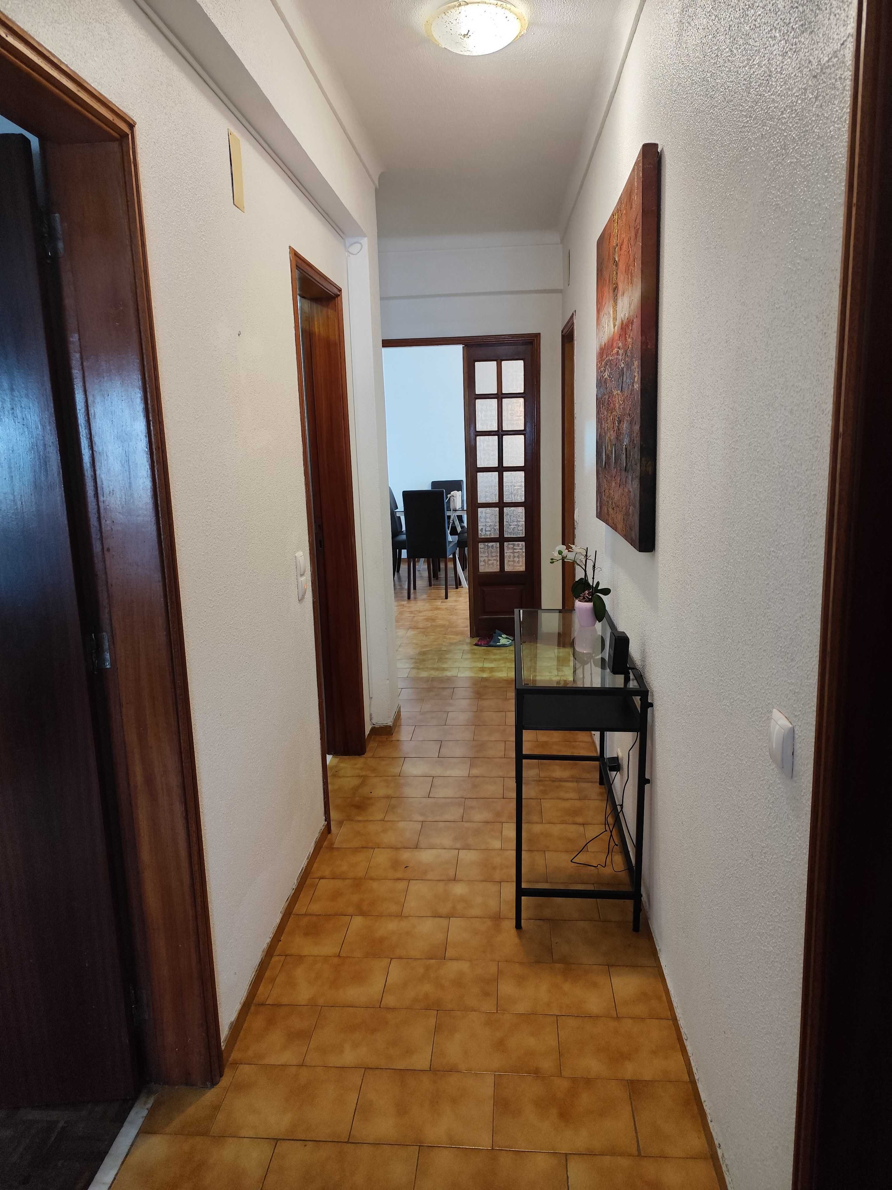 Quarto tipo suite, para arrendar