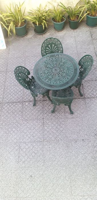 Mesa e 4 cadeiras de jardim em alumínio