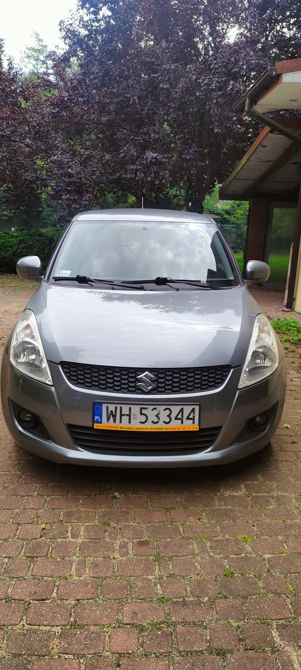 Suzuki Swift Autentyczny mały przebieg, dwa komplety nowych opon, "Krown"