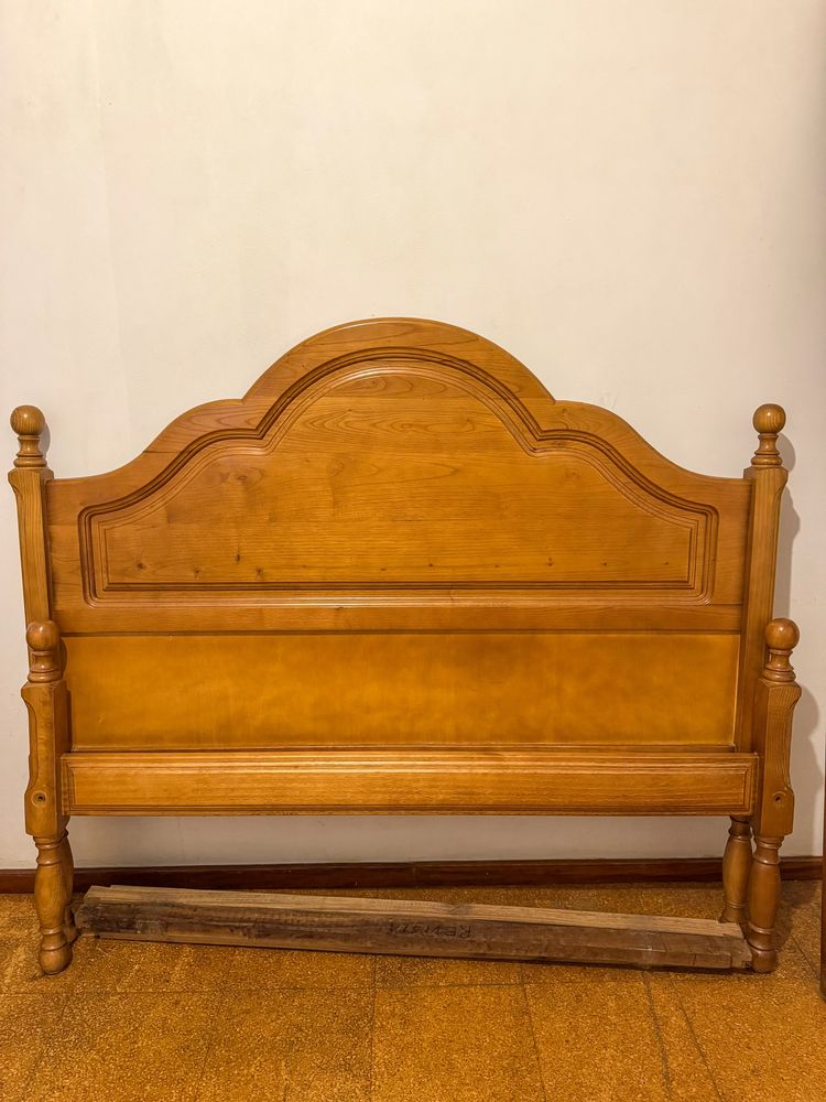 Cama casal em exelente estado