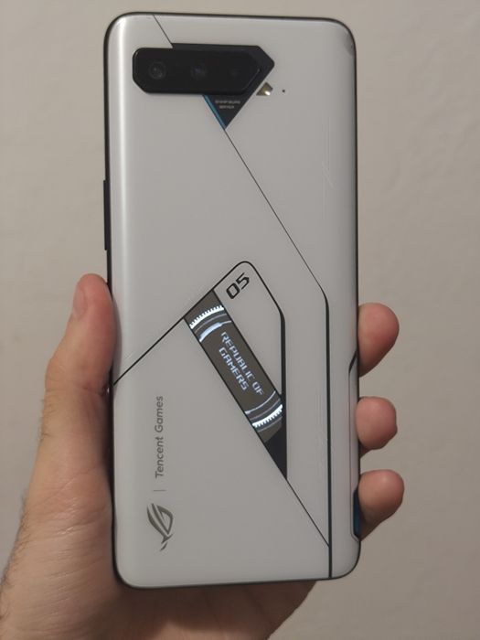 ASUS Ігровий смартфон ROG Phone 5 Ultimate 12/256 кулер 5 pro