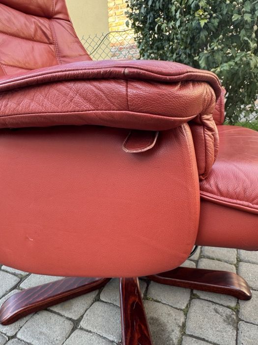 Крісло шкіряне реклайнер з пуфом (00128)