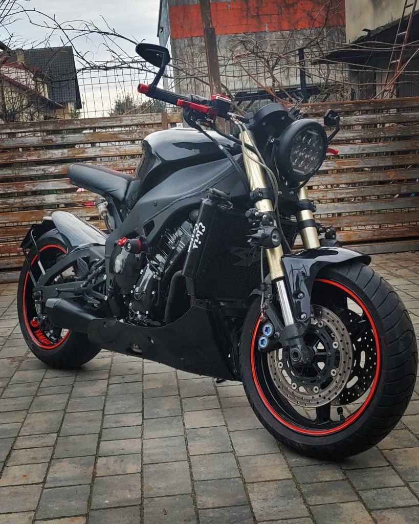 Yamaha r1 rn04 custom bobber
