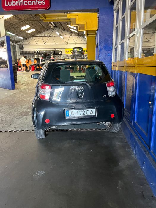 Vendo carro  4 lugares, 3 portas