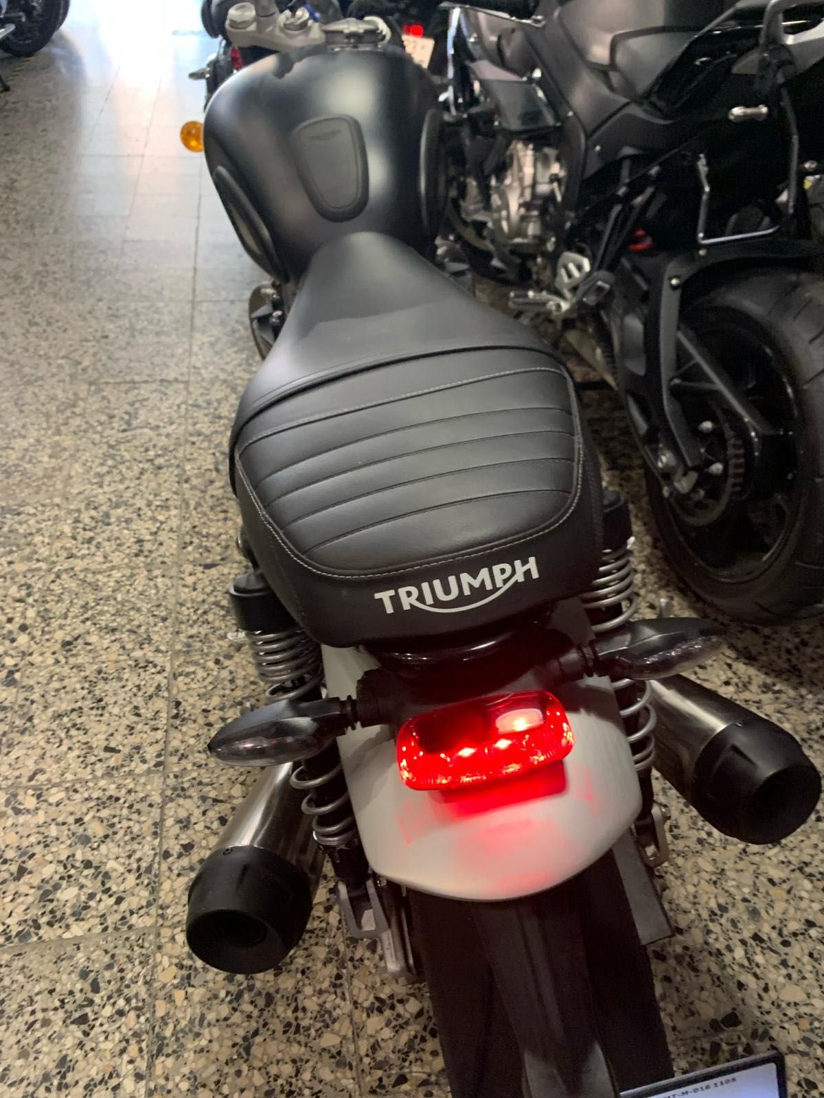 Triumph Speed Twin 1200 de 2022 com 6307 Kms Óptimo estado com Extras