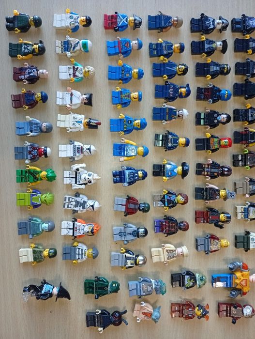 Фігурки персонажі лего Лєго.