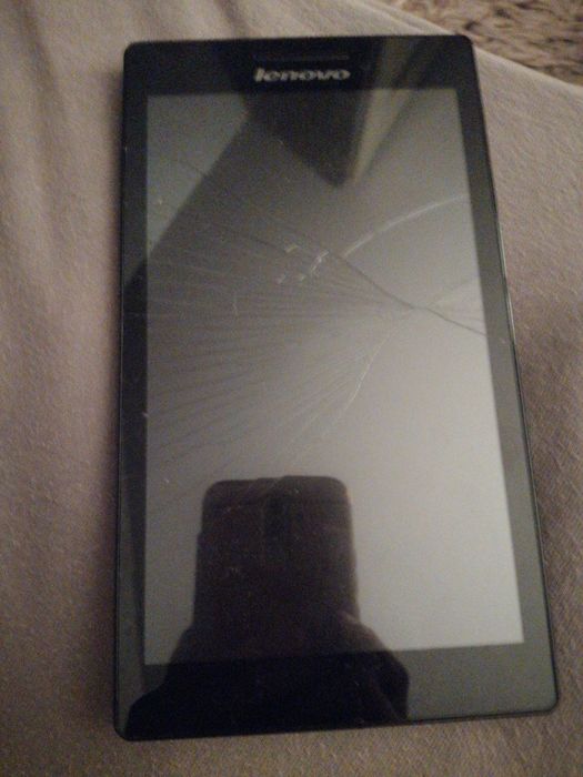 Tablet lenovo z uszkodzona szybka