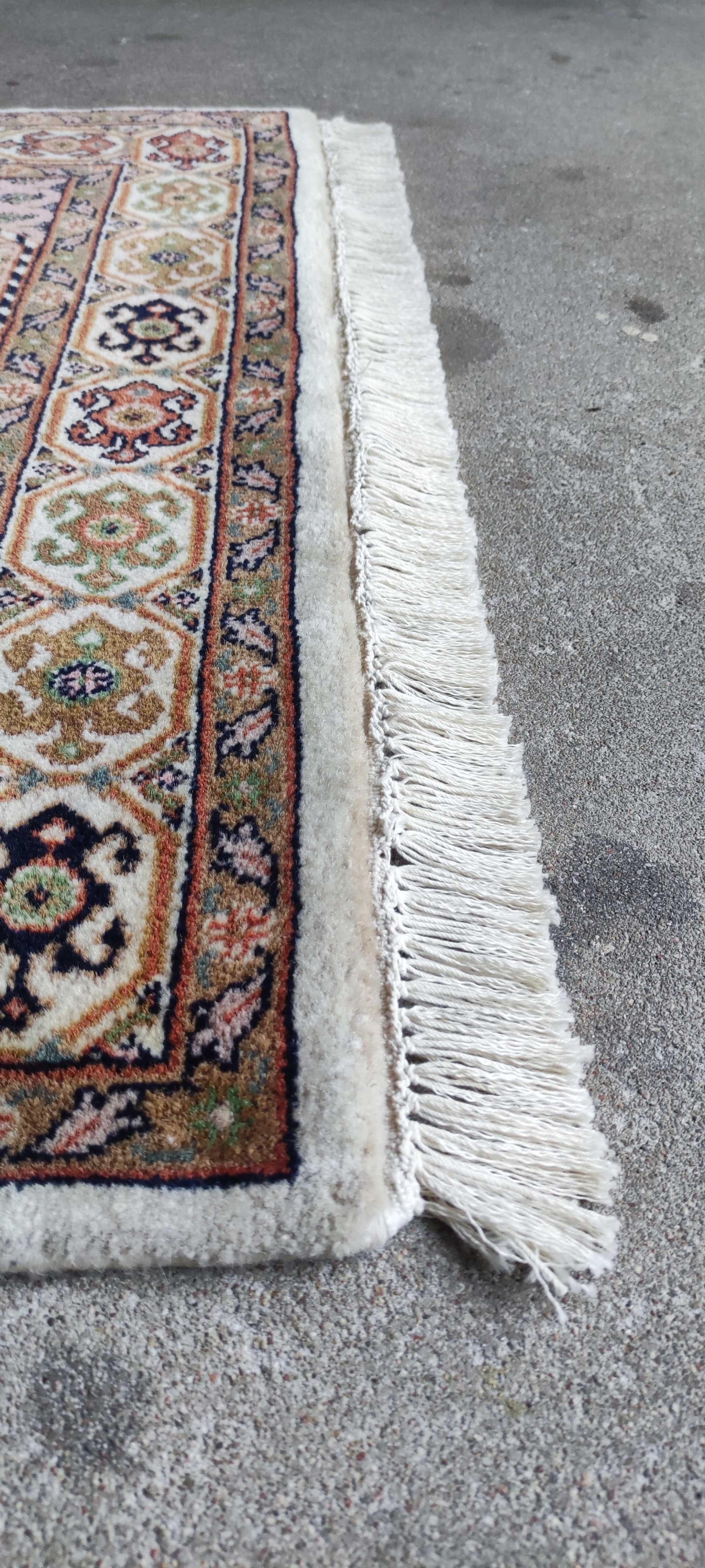 Zestaw dwóch indyjskich dywanów wełnianych