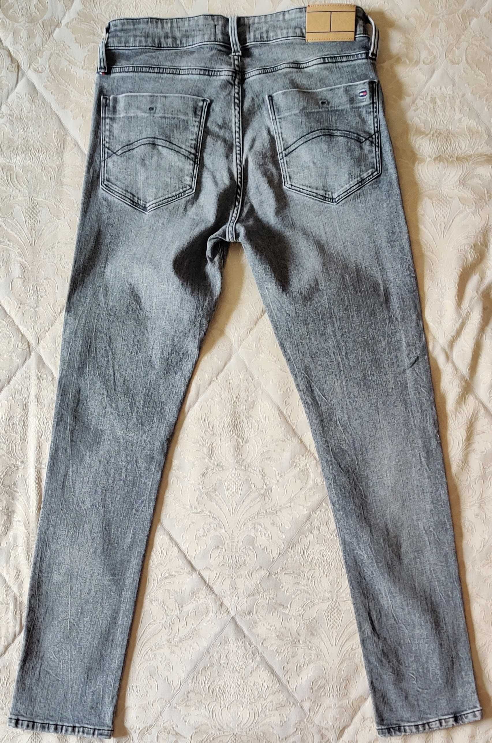 Jeans de rapaz marca Tommy Hilfiger (164cm)