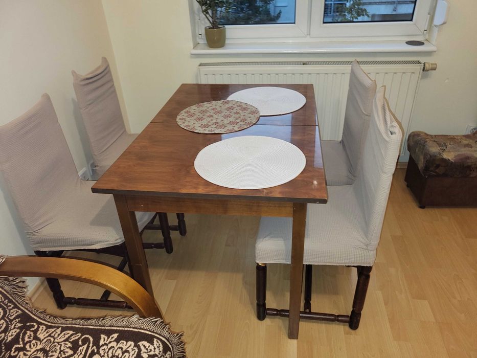 Stół z 4 krzesłami z lat 70-tych
