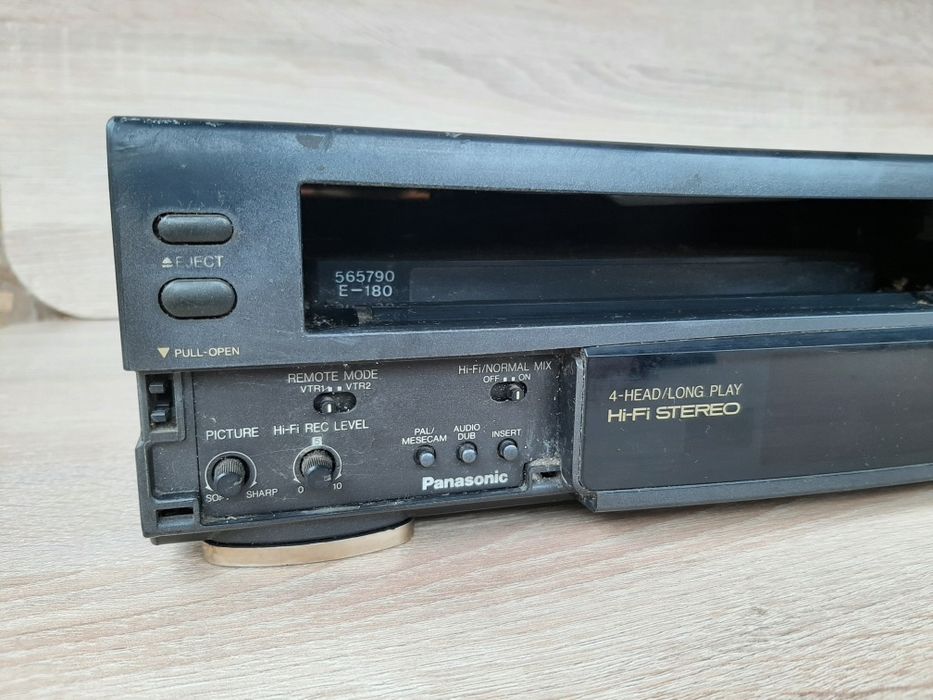 Видеомагнитофон Panasonic NV-HD100EG на запчасти.