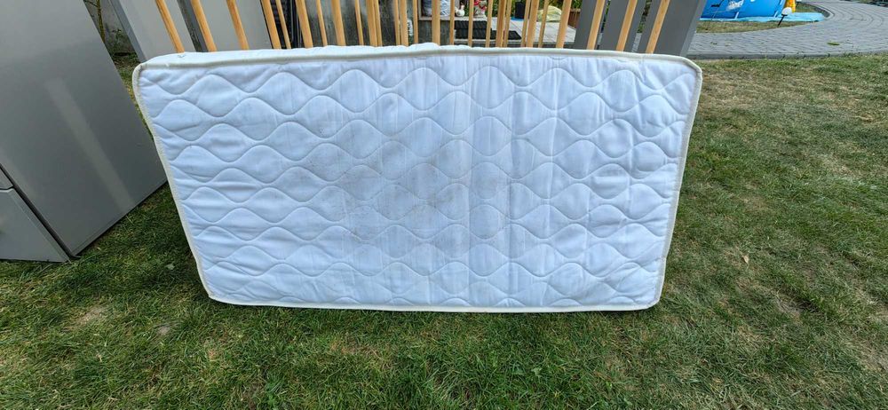 Łóżeczko dziecięce + komoda