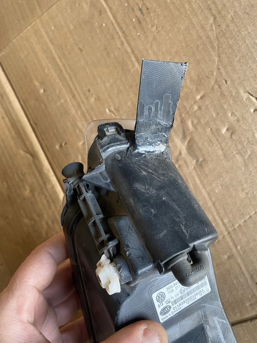 Фара противотуманная левая Volkswagen Passat B8