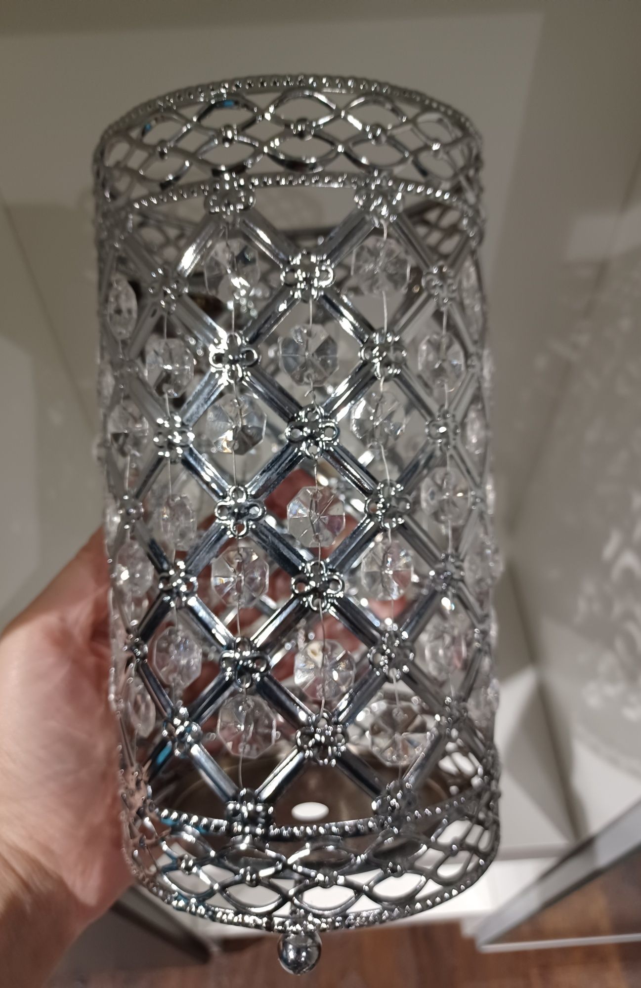 Srebrny świecznik z kryształkami Metalowa latarnia na świecę Glamour