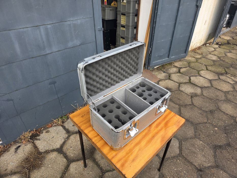 Mikrofoniarka na 24 sztuki  case walizka flightcase KUFEREK skrzynia F