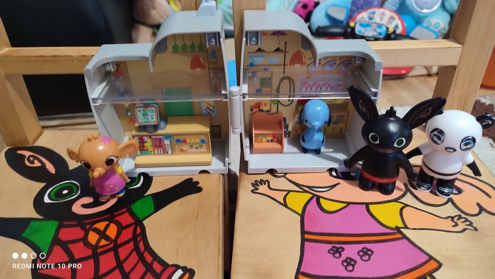 2w1 sklep Amy z  Binga z dużymi figurkami.