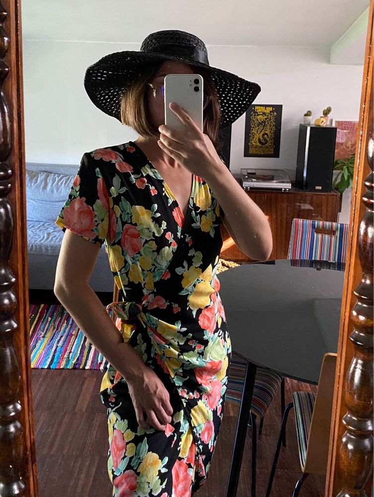 Piękna kobieca sukienka w kwiaty vintage retro prl kopertowa