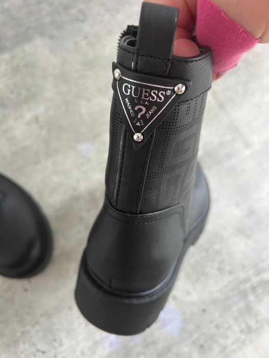 Botas estilo militar  guess novas pretas tamanho 38