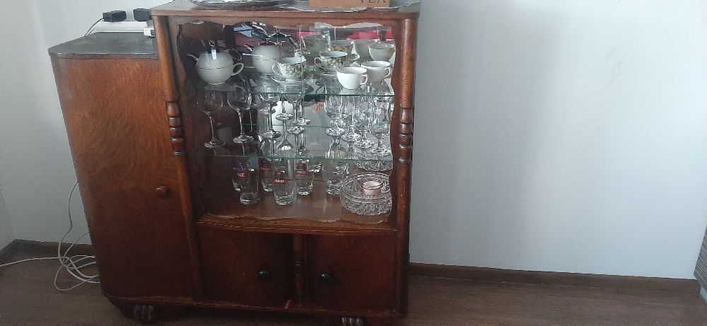 Witryna szklana mała, drewniana