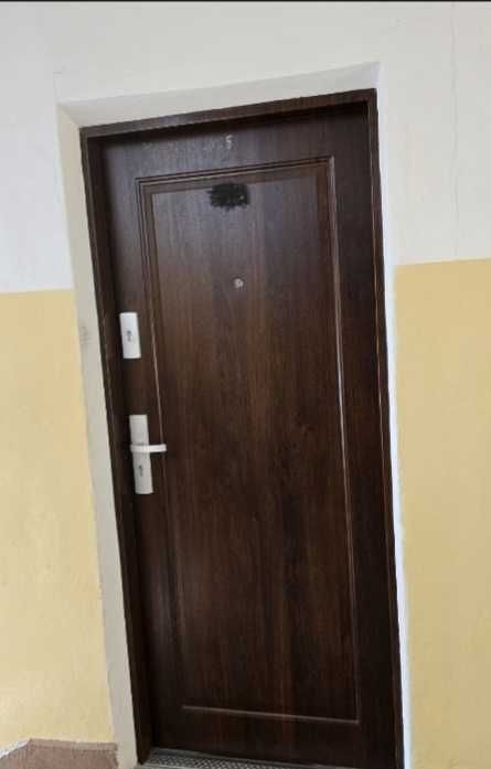 Sprzedam drzwi zewnętrzne brązowe