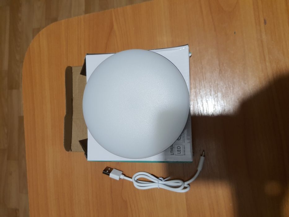 Продам безпроводную яркую светодиодную лампу со встроенным аккумулятор