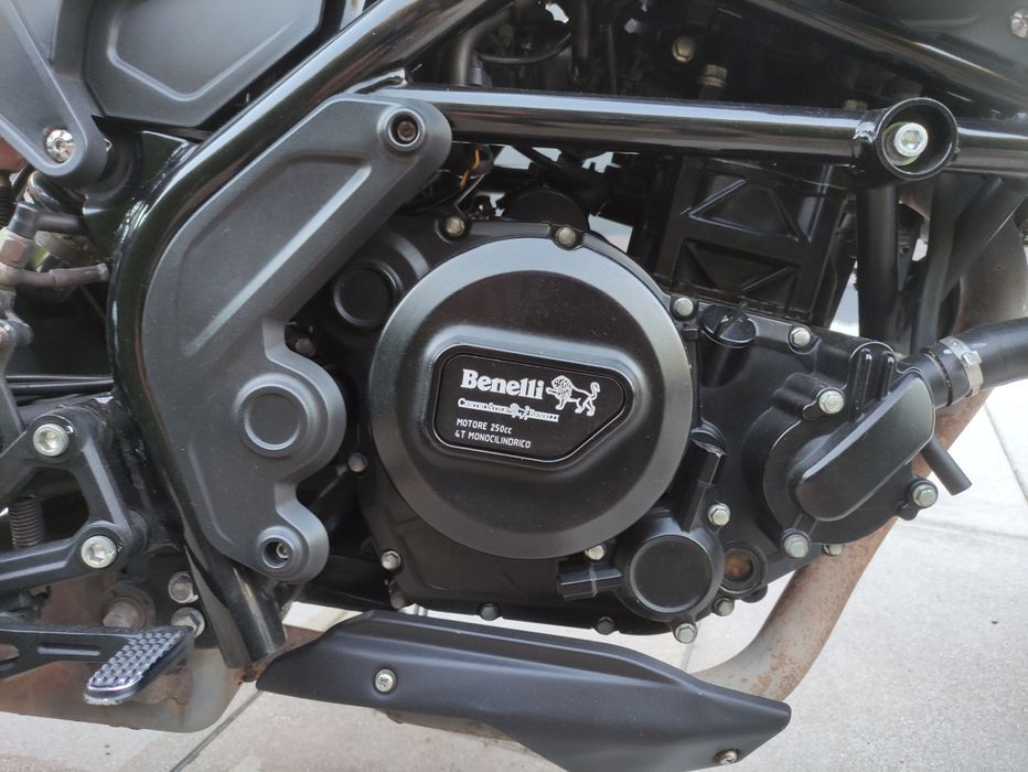 Benelli Leoncino 250