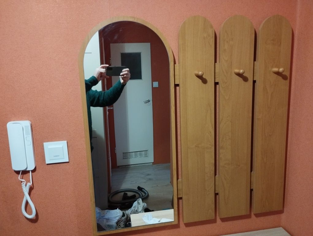Szafka na buty i lustro z wieszakiem do przedpokoju