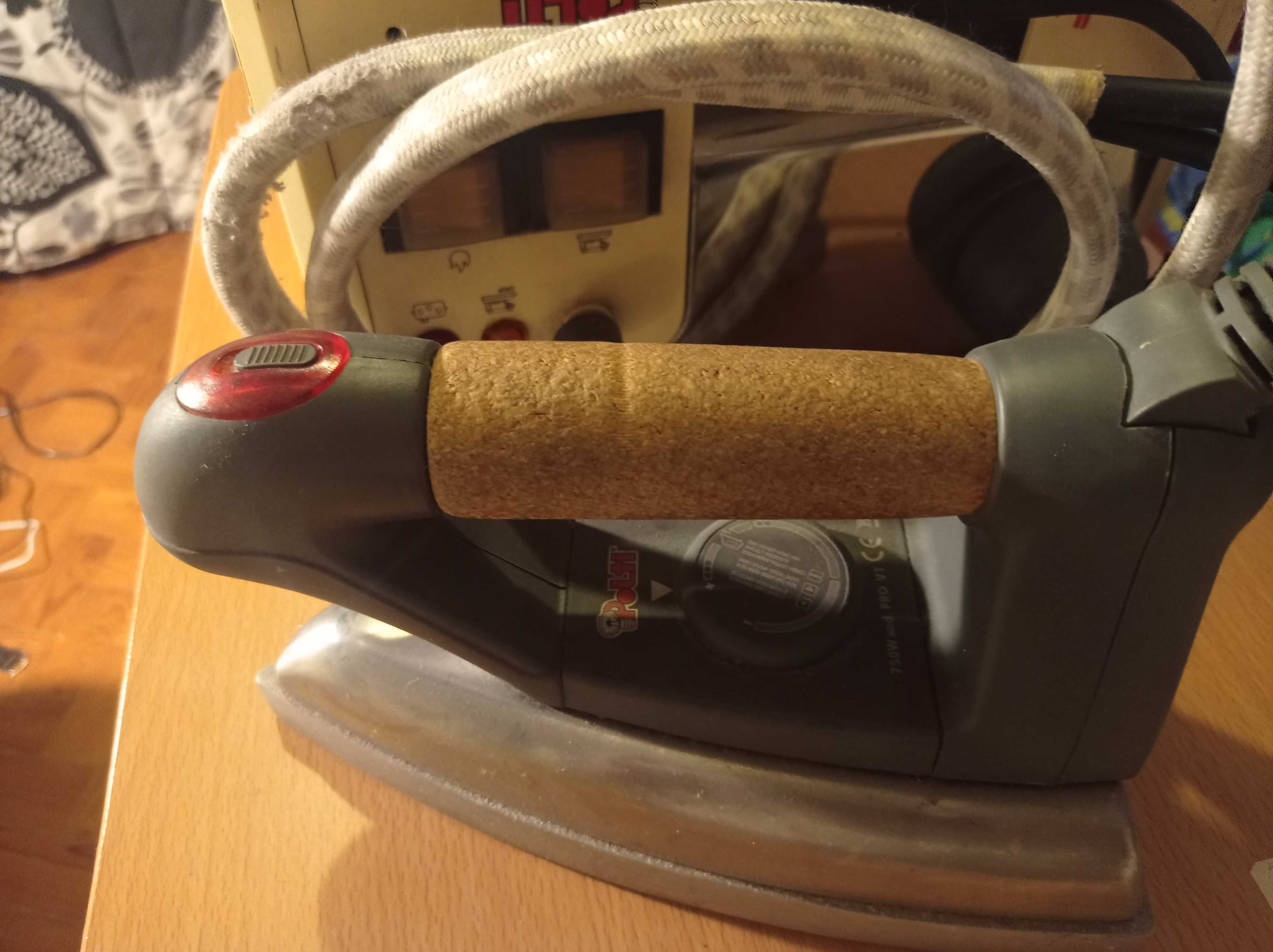 Ferro de engomar profissional a vapor vintage