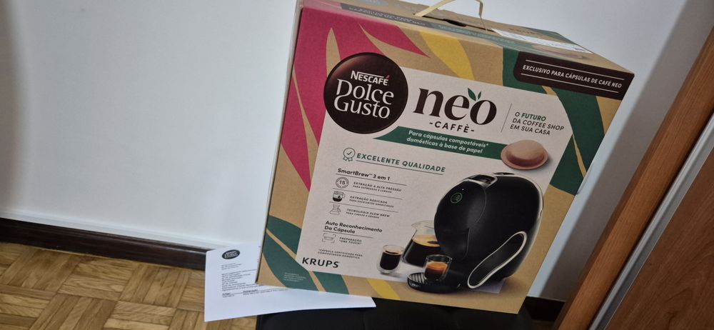 Máquina de café dolce gusto neo preta nova