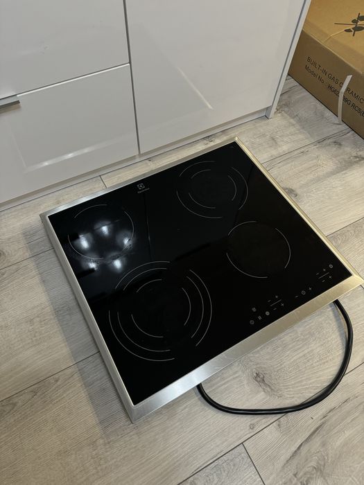 Варильня поверхня Electrolux CPE6433KX