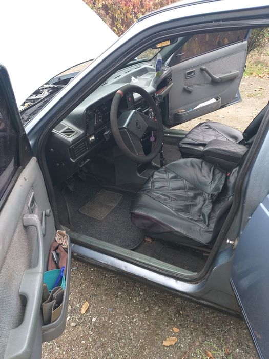 Продам автомобиль Опель Кадет в хорошем состоянии вложений не требует.