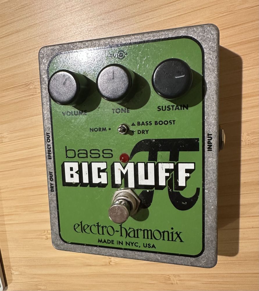 Pedal de baixo Big Muff Bass