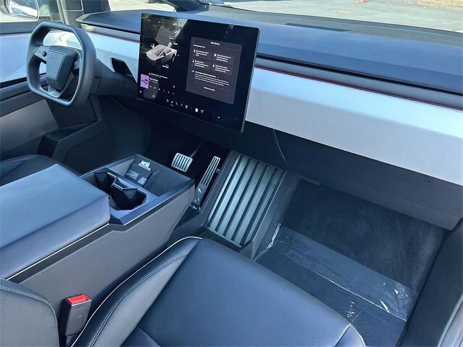 Tesla Cybertruck Crew Cab      2024