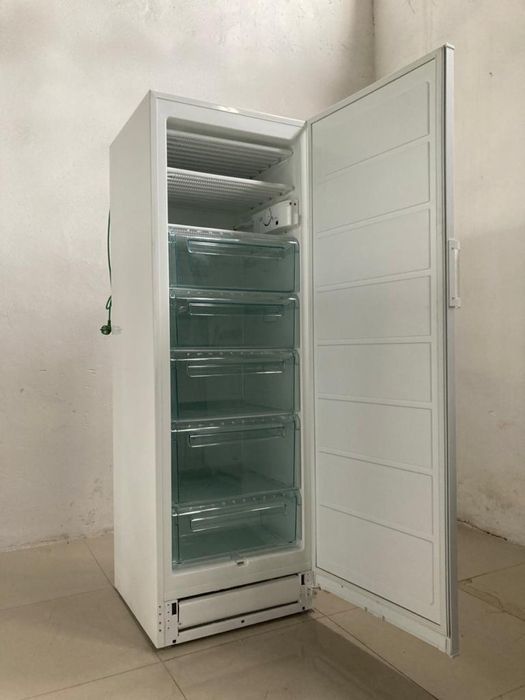 Zamrażarka pionowa szufladowa Electrolux 175 cm