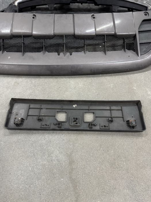 Кронштейн під номерний знак на передній бампер