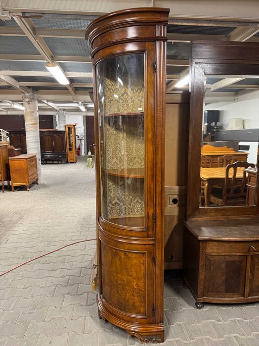 Witryna narożna biblioteka orzechowa witryna przeszklona