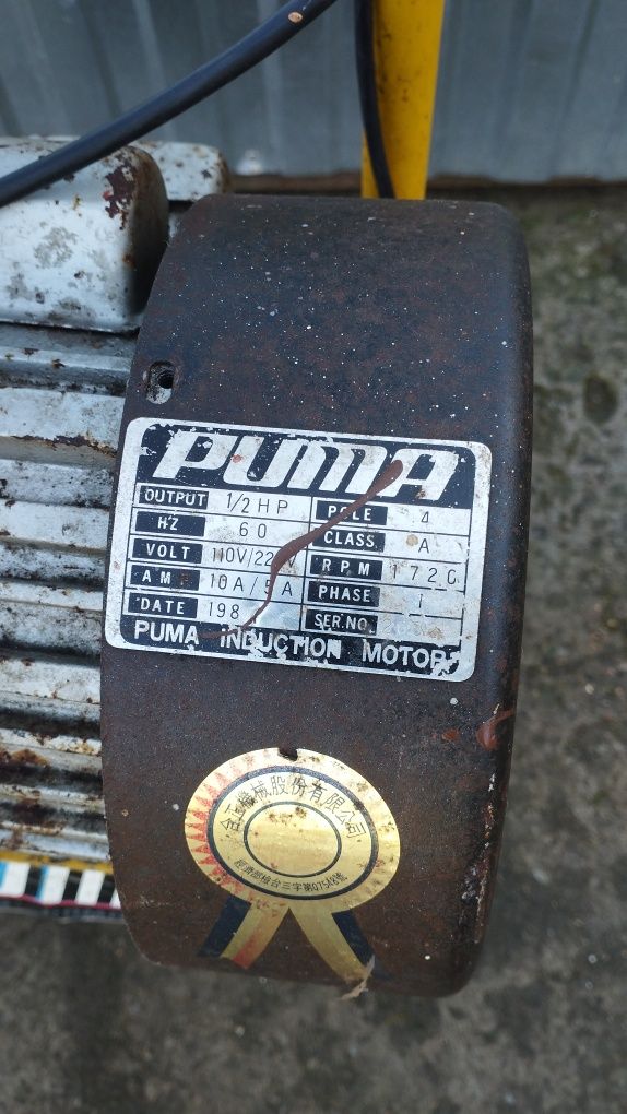 Stary solidny kompresor olejowy Puma10 bar