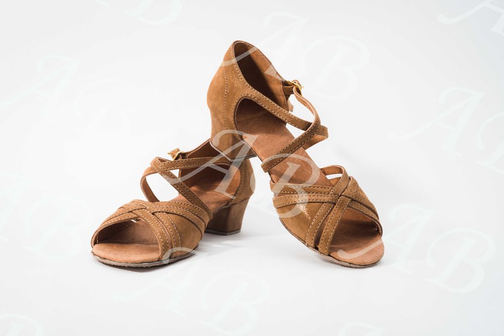 Взуття для бальних танців. Жіноче, чоловіче, дитяче.