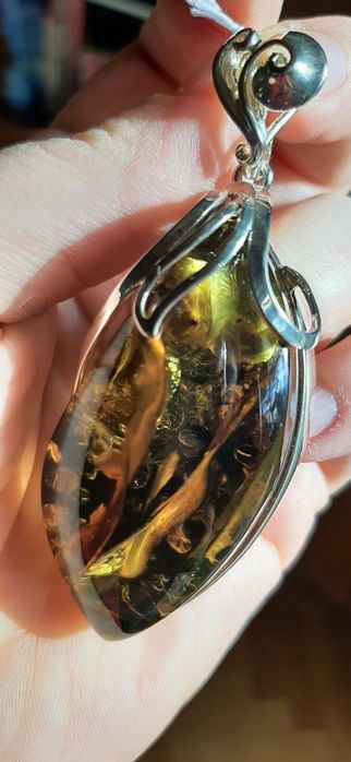 Wyjątkowy wisior bursztyn w srebrnej oprawie