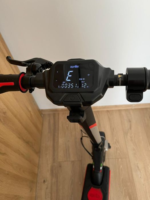 Hulajnoga ESR1 Aprilia uszkodzona