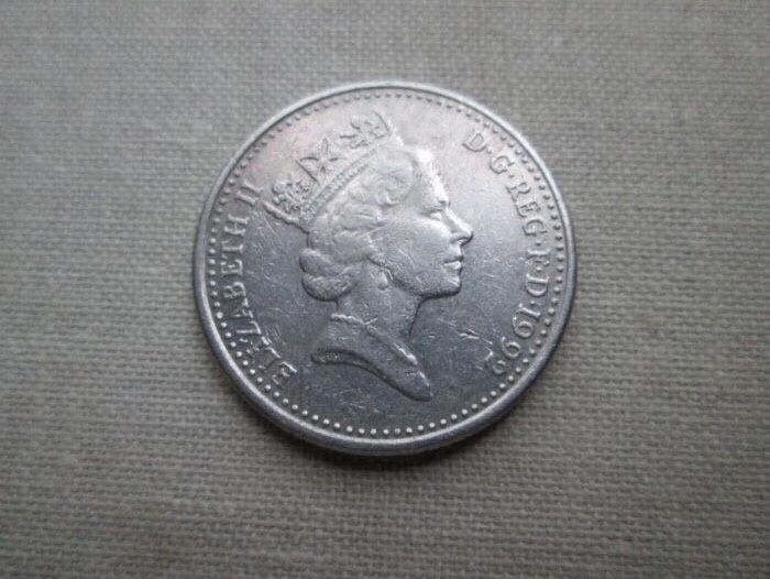Монета 10 пенсов 1992 г. Elizabeth II D G Reg F D Ten Pence