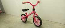 Bicicleta sem pedais rosa da Chicco