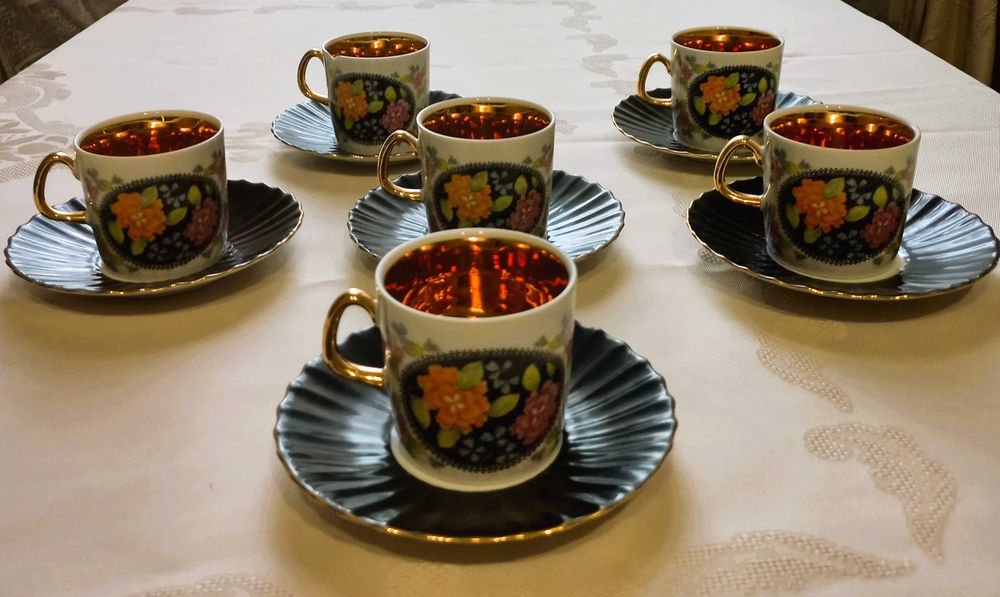 Антикварні чашки та блюдця для кави (AURELIA)