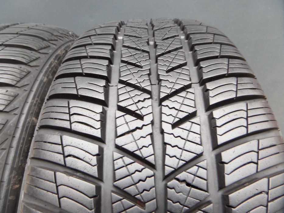 32. Opony zima 205/55/16