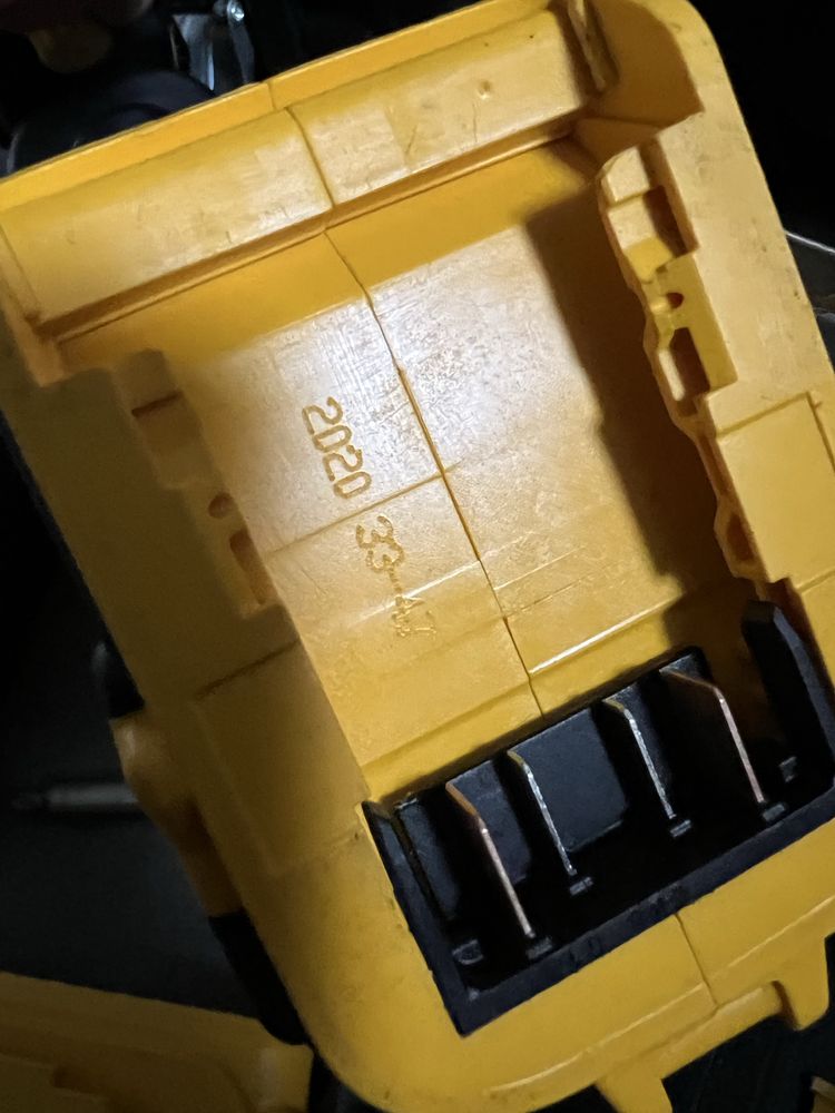 Безщіткови Акум.шуруповерт для гіпсокартону Dewalt DCF 620