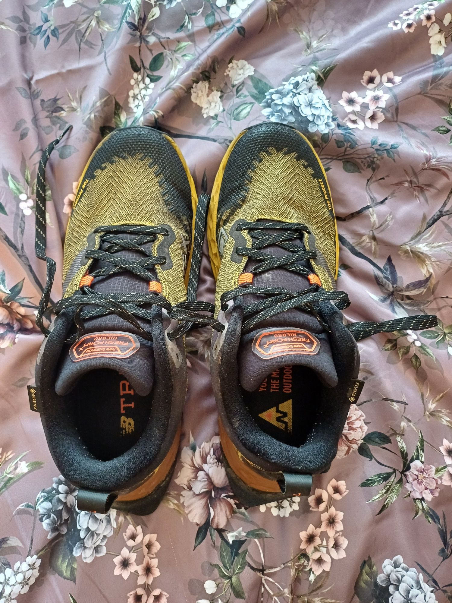 Buty do biegania trailowe new balance 44