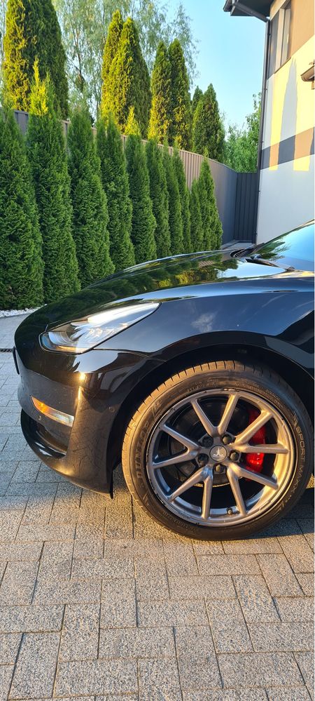 Tesla Model 3 SR+