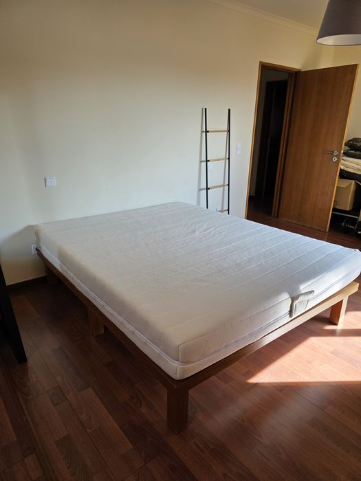 Estrutura de cama madeira maciça