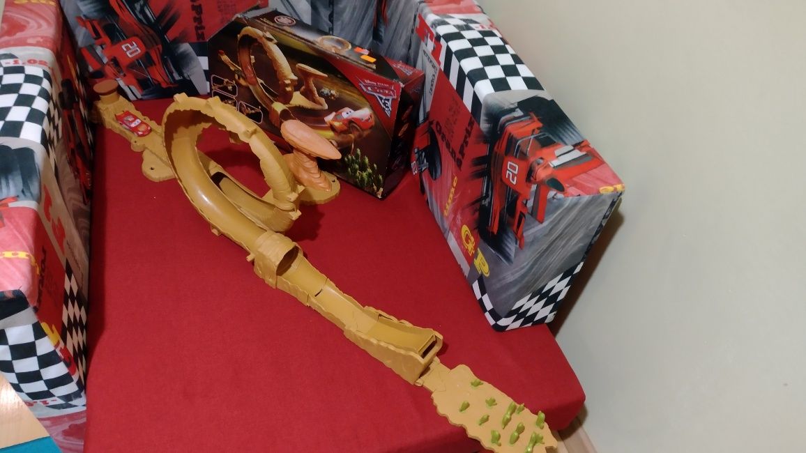 Mattel DVF40 CARS Pustynna pętla Zygzak